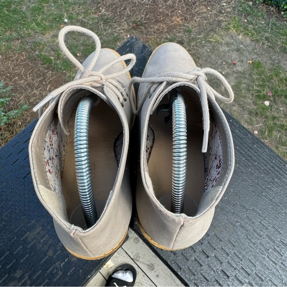 Restricted Women’s Gray Taupe Lace Up Heeled Booties‎ Size 6.5 - Picture 7 of 10